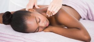 person getting a relaxing massage at perea clinic