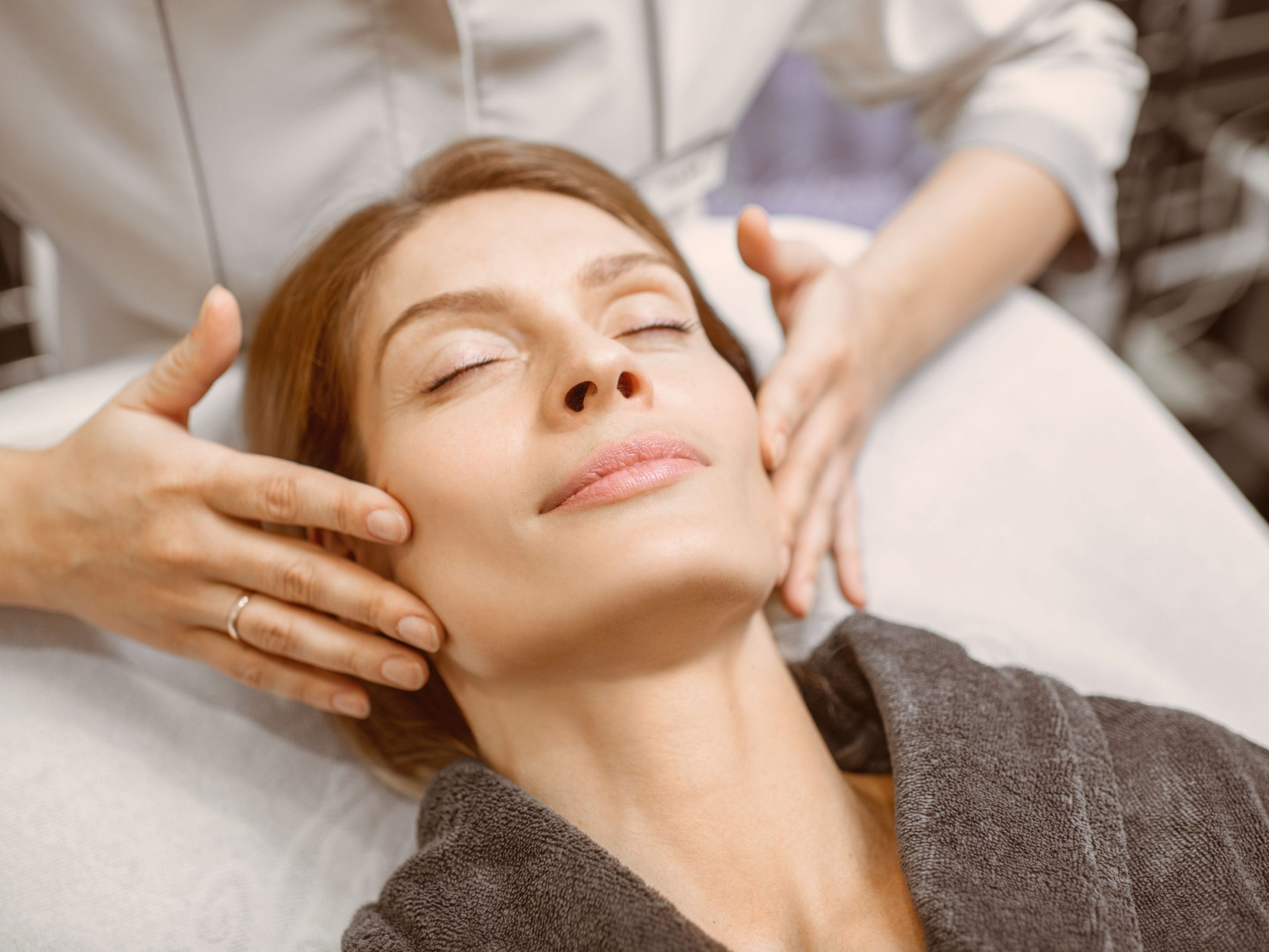 Facial Lymphatic Drainage: 15 benefits of lymphatic drainage on face